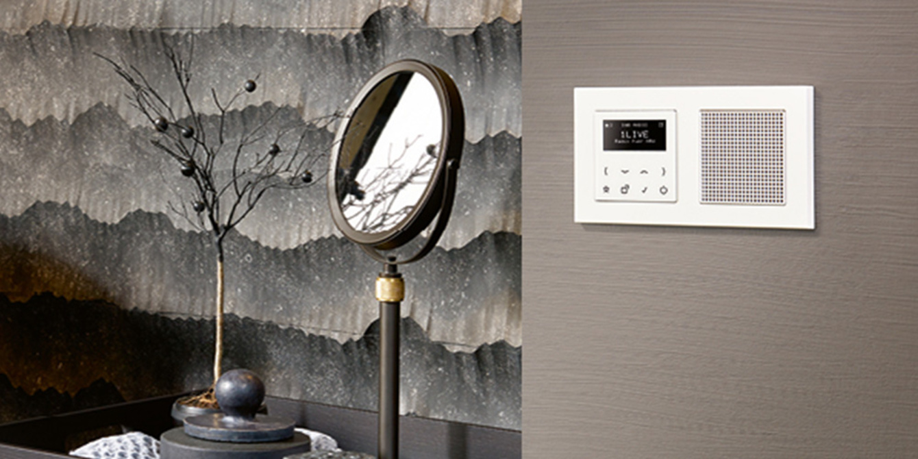 JUNG Smart Radio DAB+ bei Elektro Cakan Sanitär GmbH & Co.KG in Niestetal