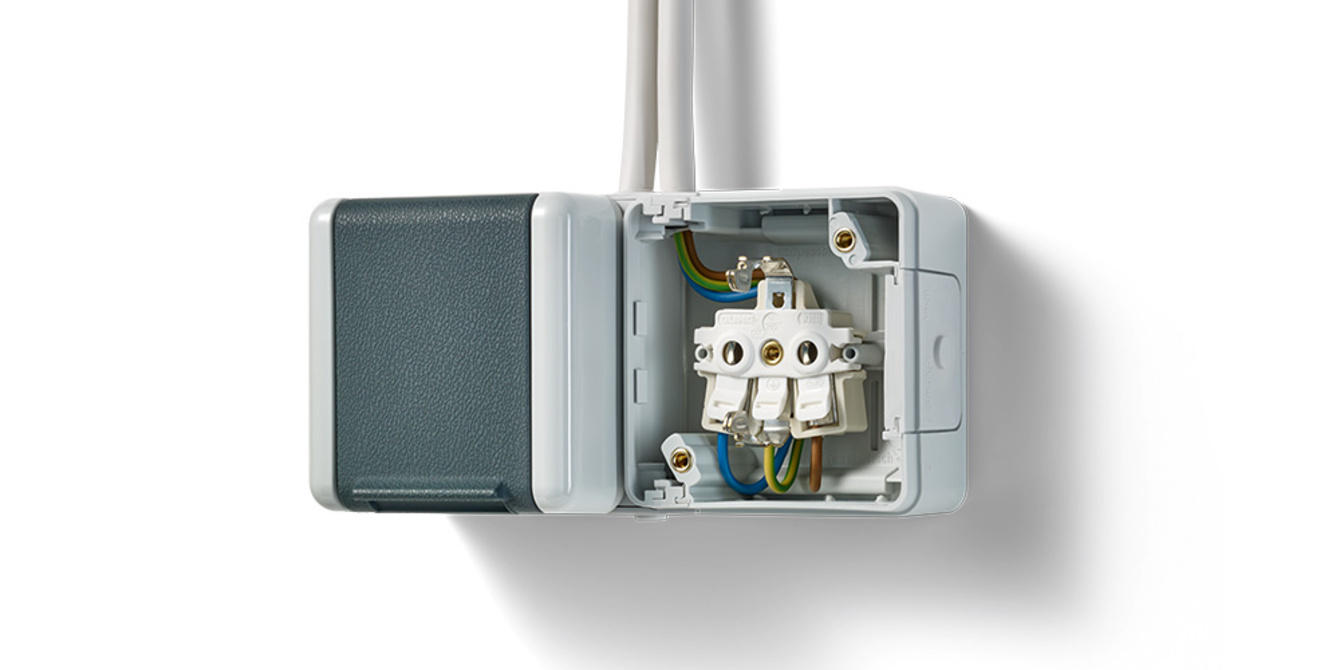 Doppelsteckdose mit Trennsteg bei Elektro Cakan Sanitär GmbH & Co.KG in Niestetal